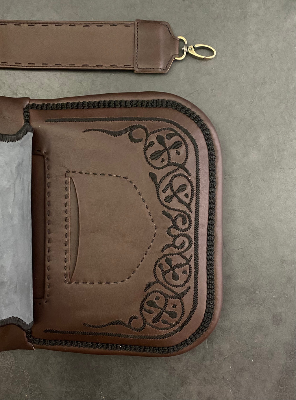Besace Berbère brown with black embroidery