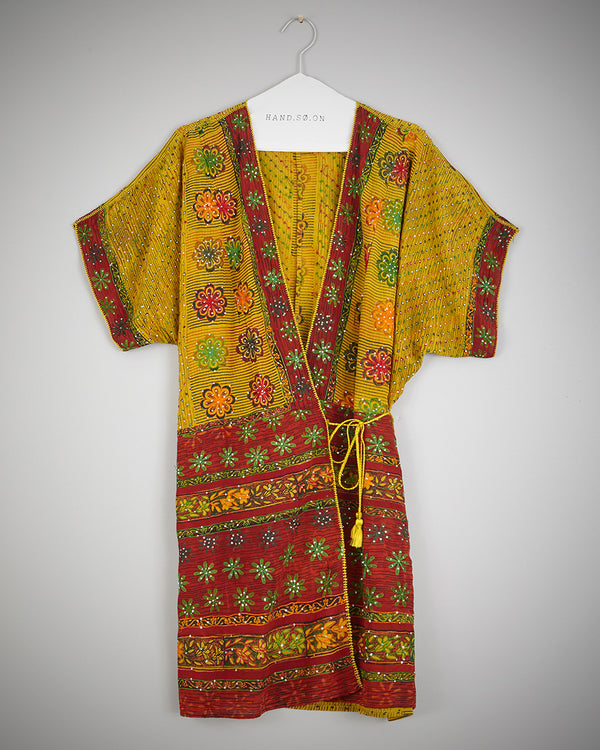 Kimono Mid-length and short sleeves dress in embroidered vintage silk crepe.