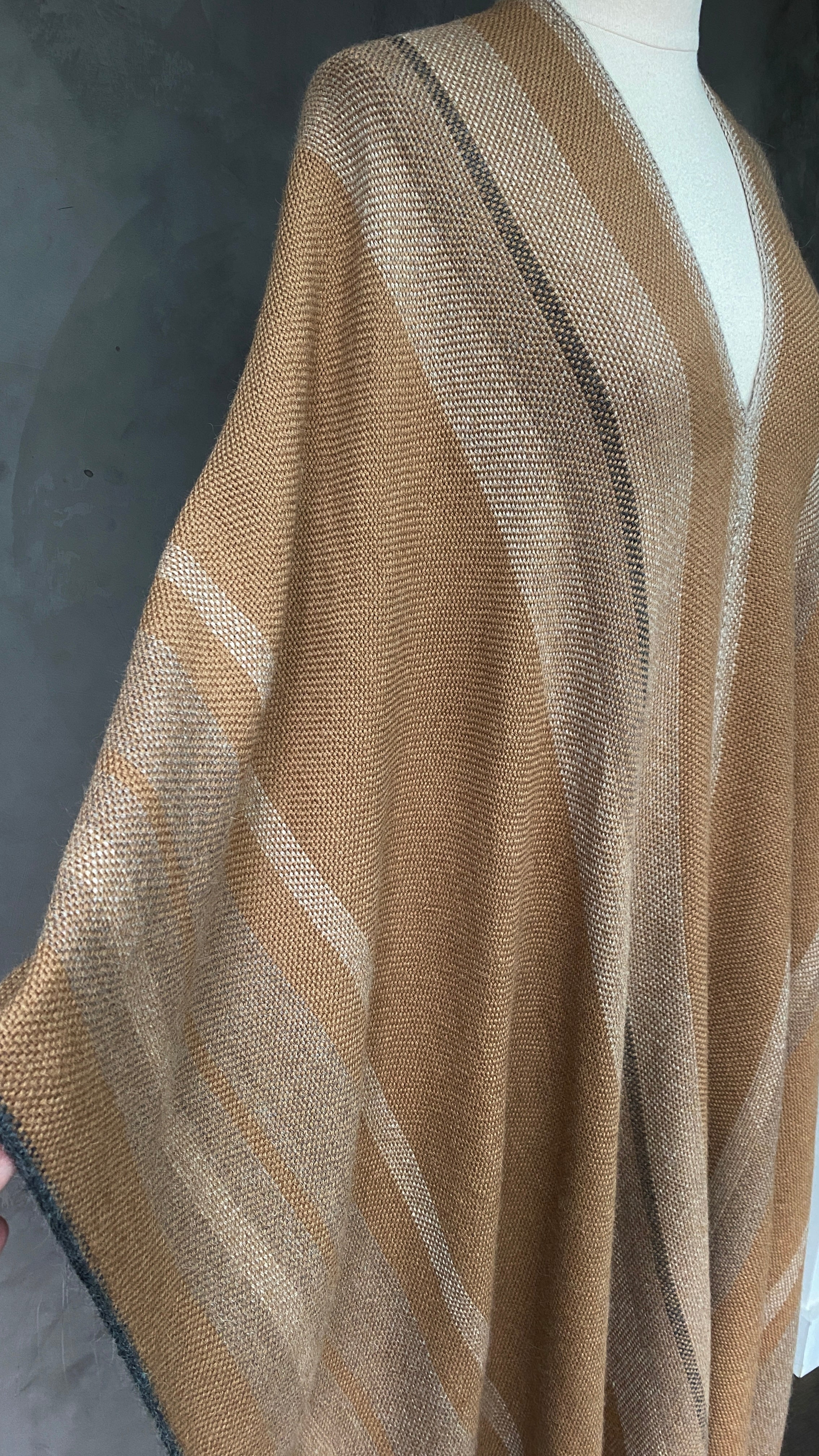 Poncho CS (Camel/ Sable)