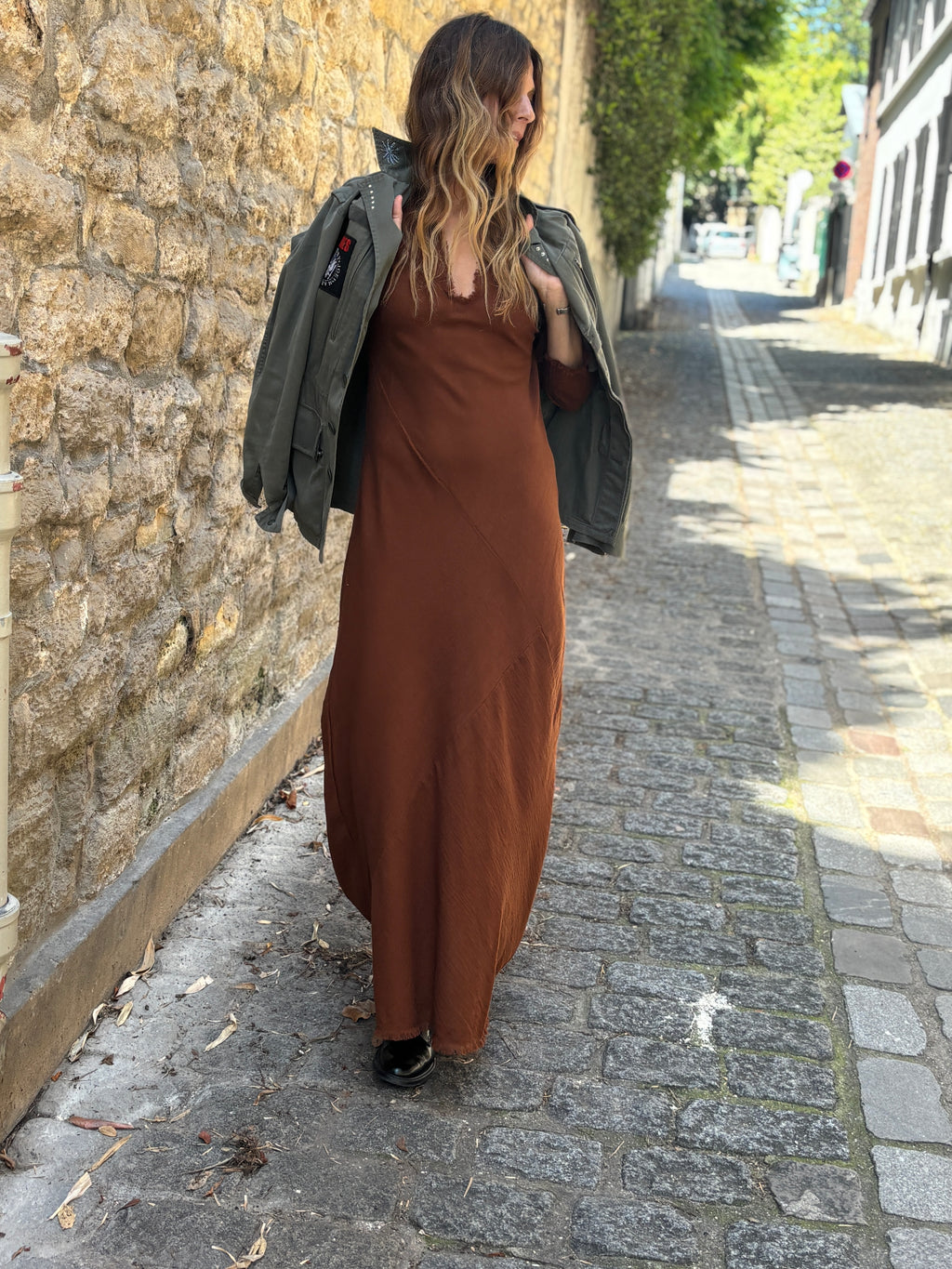 Robe longue en crêpe de coton fauve