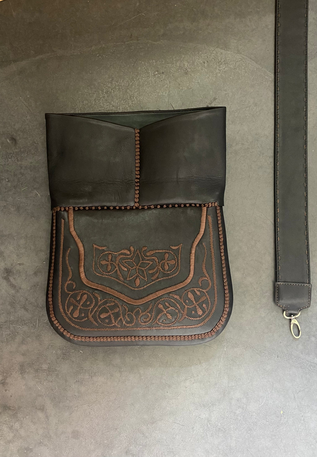 Besace Berbère noire broderie marron