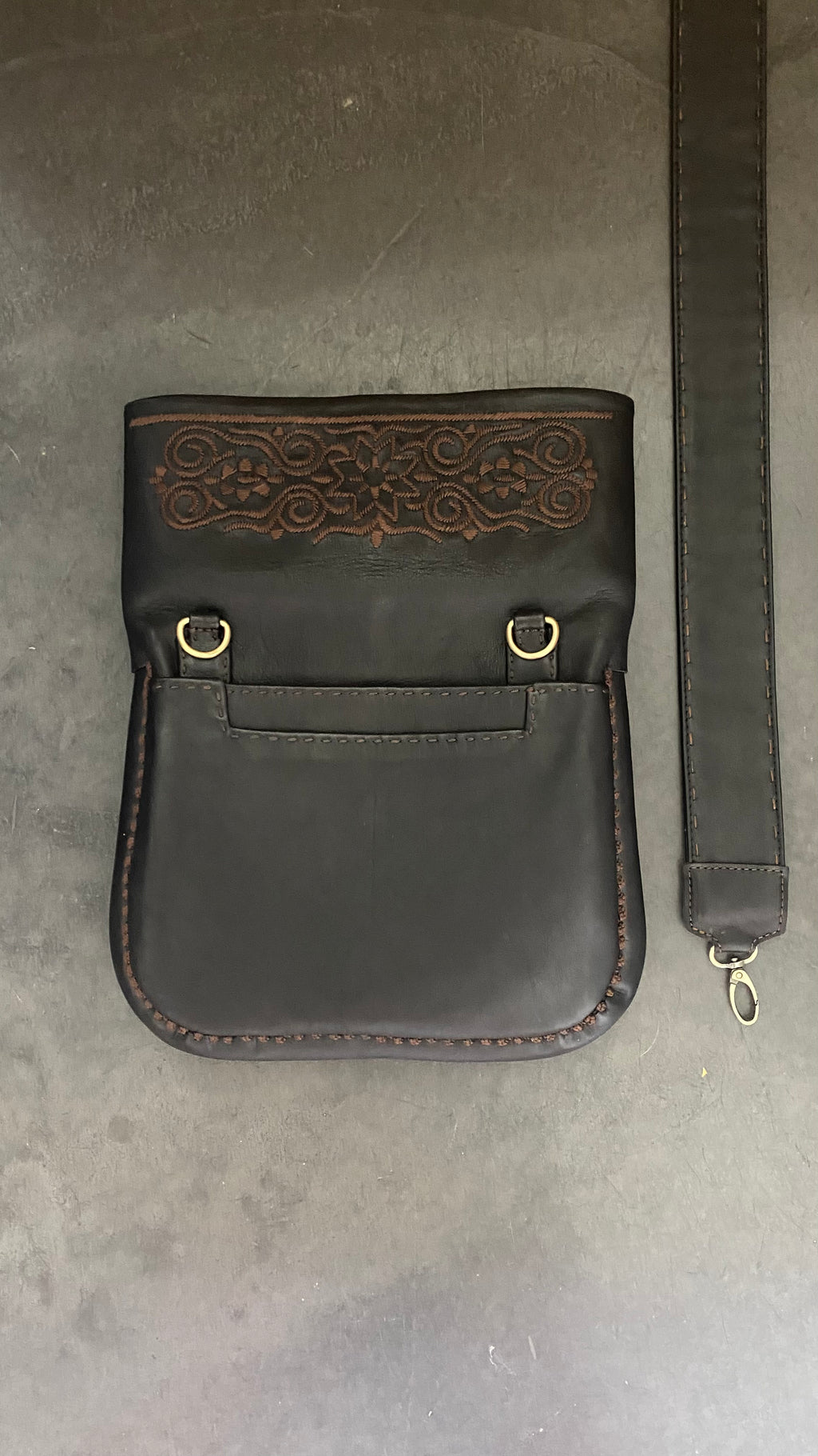 Besace Berbère noire broderie marron