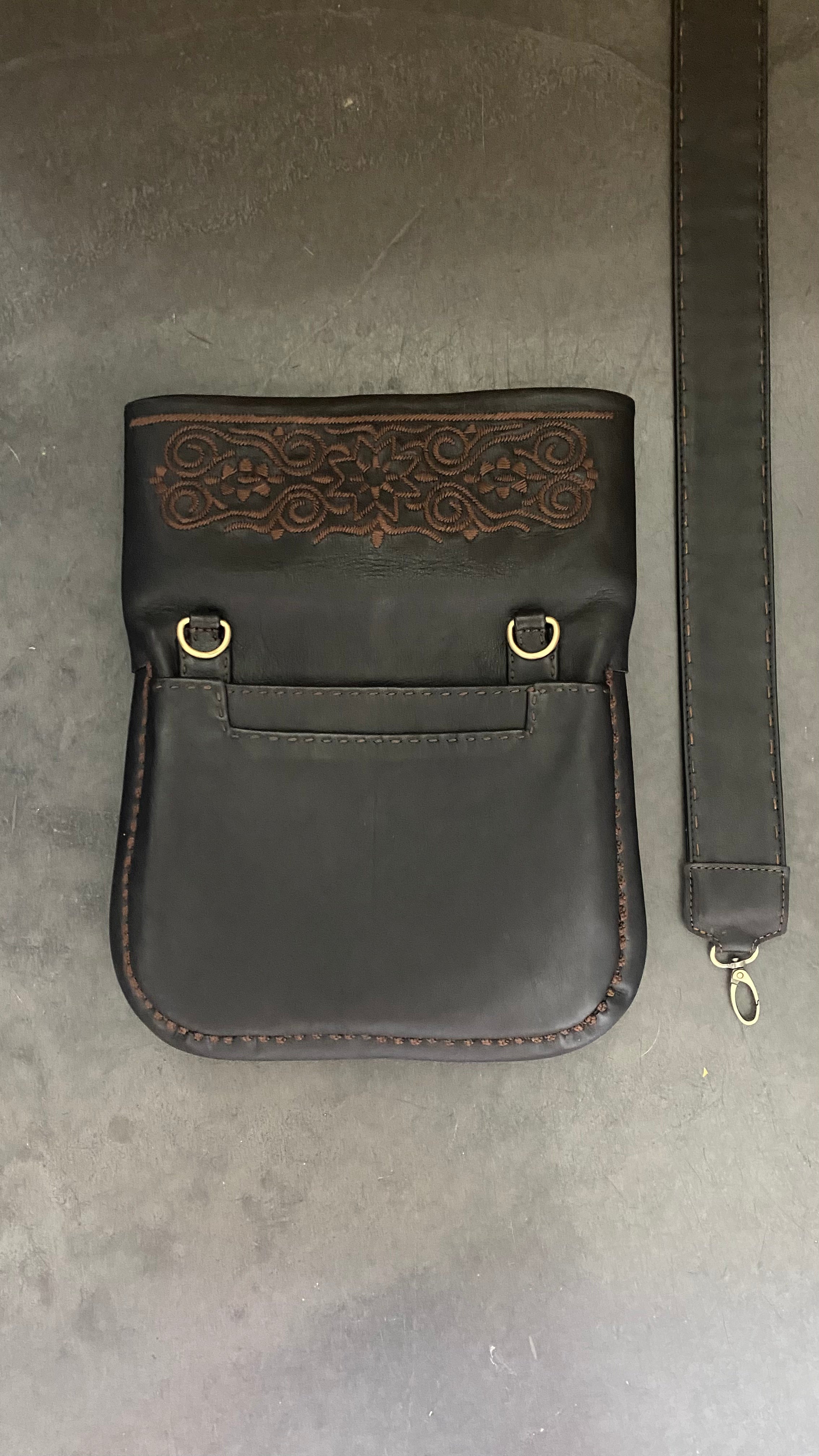 Besace Berbère noire broderie marron