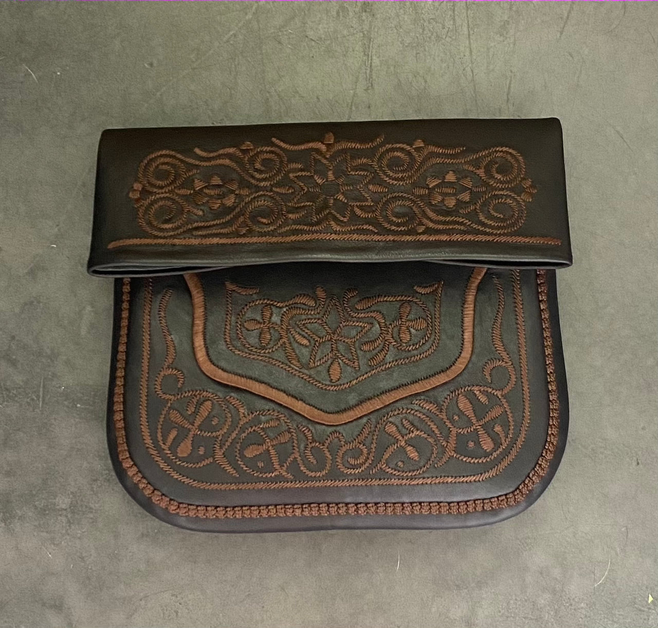 Besace Berbère noire broderie marron