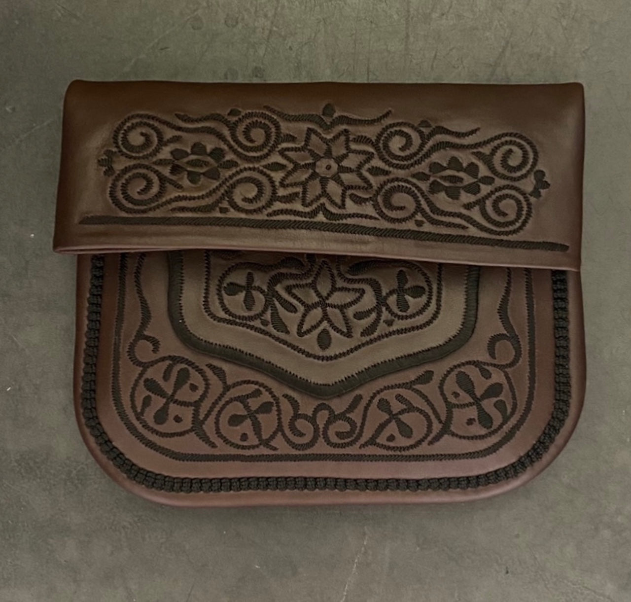 Besace Berbère marron broderie noire