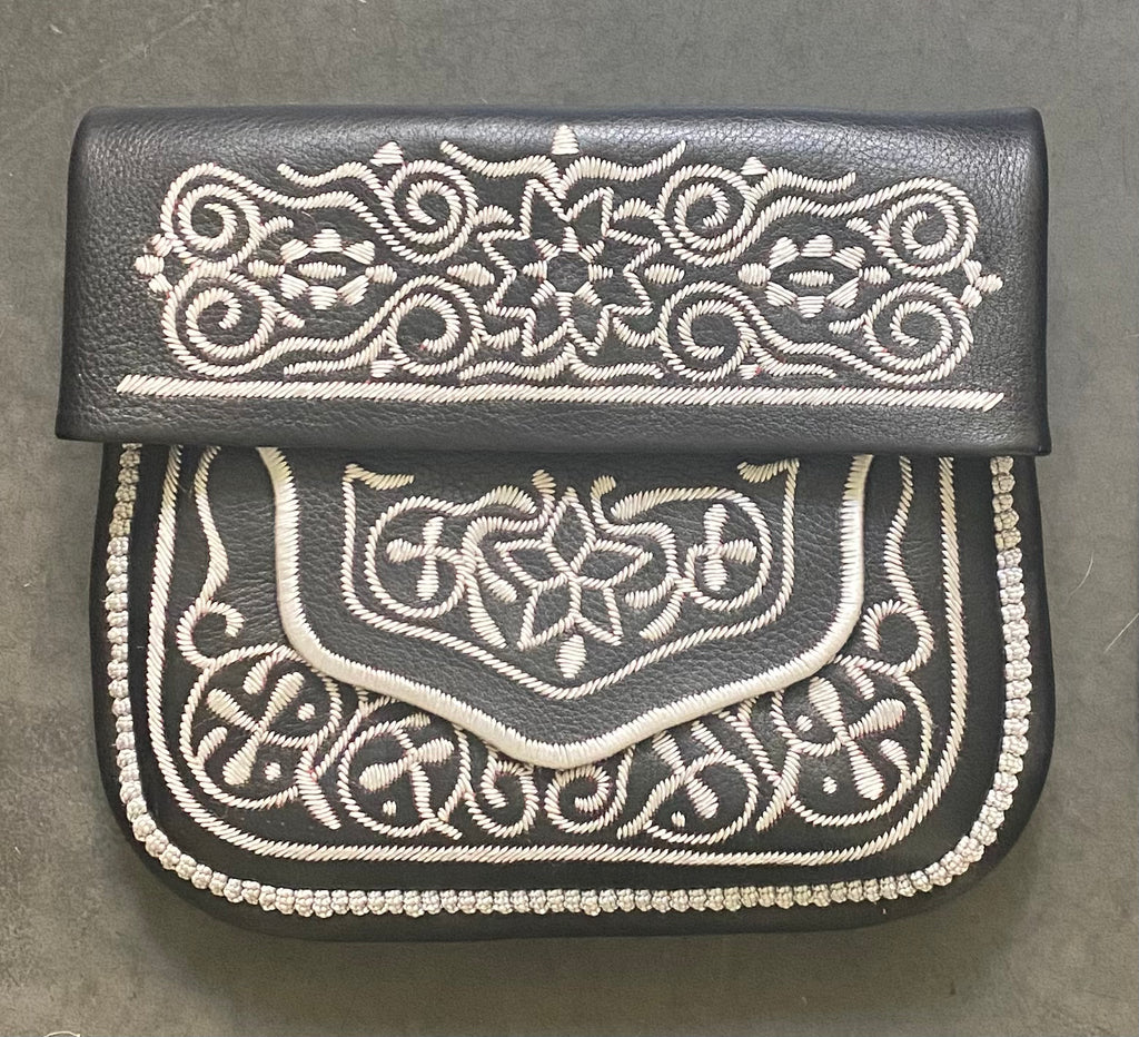 Besace Berbère noire broderie écrue