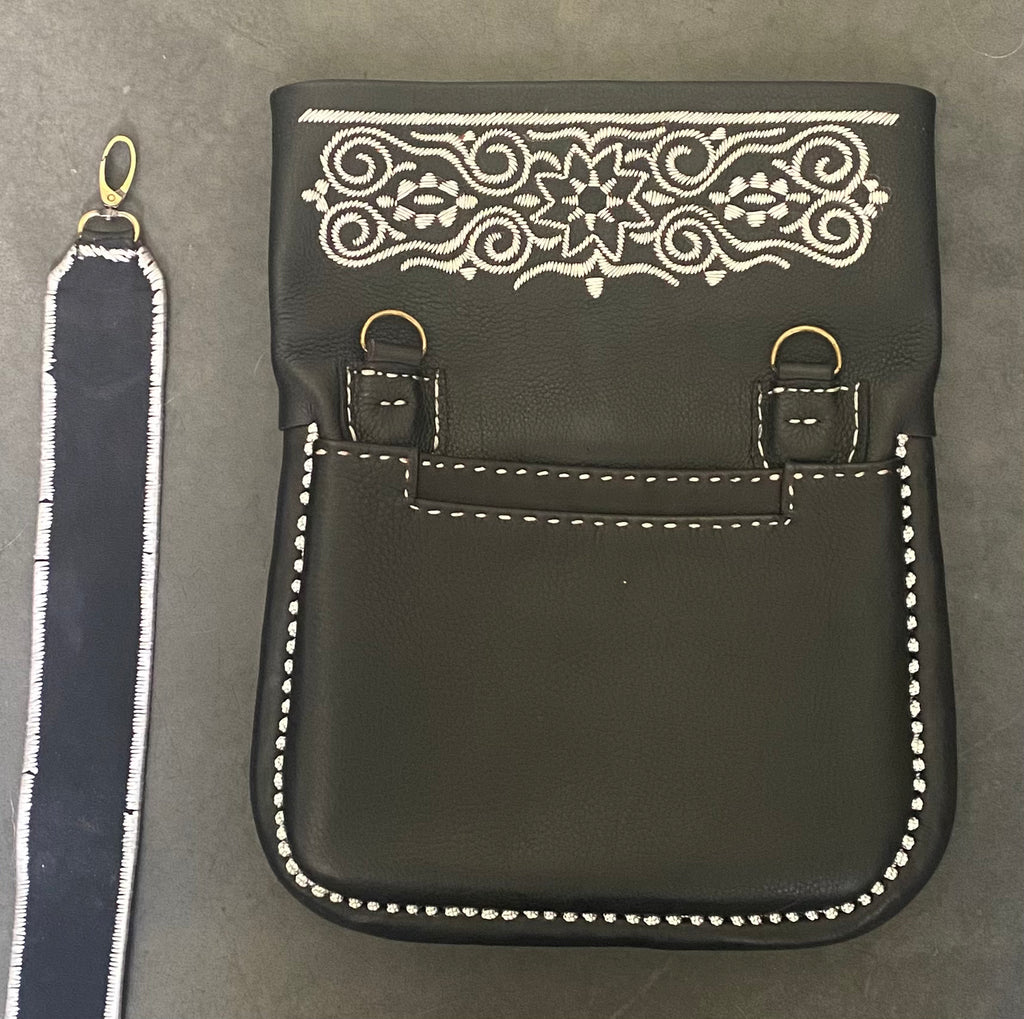 Besace Berbère noire broderie écrue